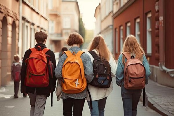 بررسی انواع کیف دانشجویی کوله‌پشتی، کیف دوشی، کیف دستی-کیف سیندرلا